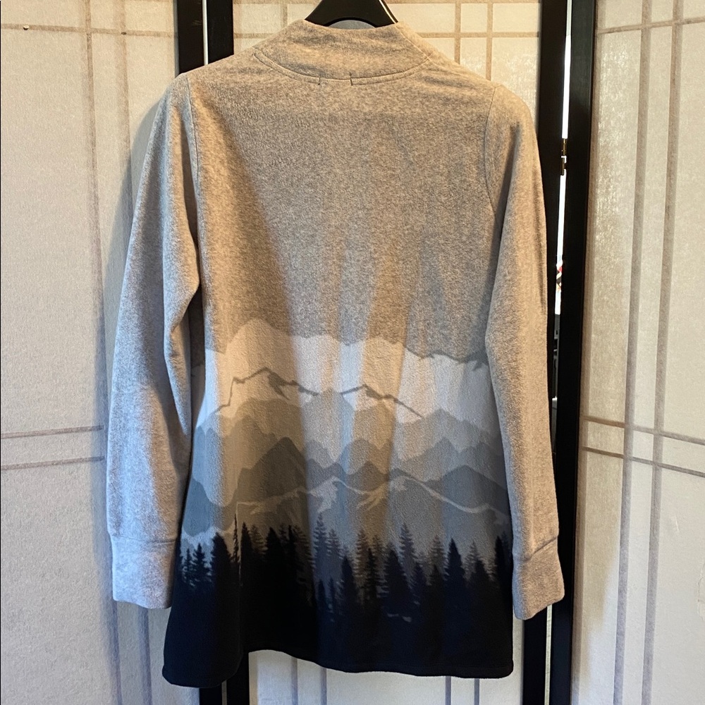 Cuddl Duds Women’s Gray and Black Soft Fleece Mountain Scene Cardigan Small - Picture 3 of 5